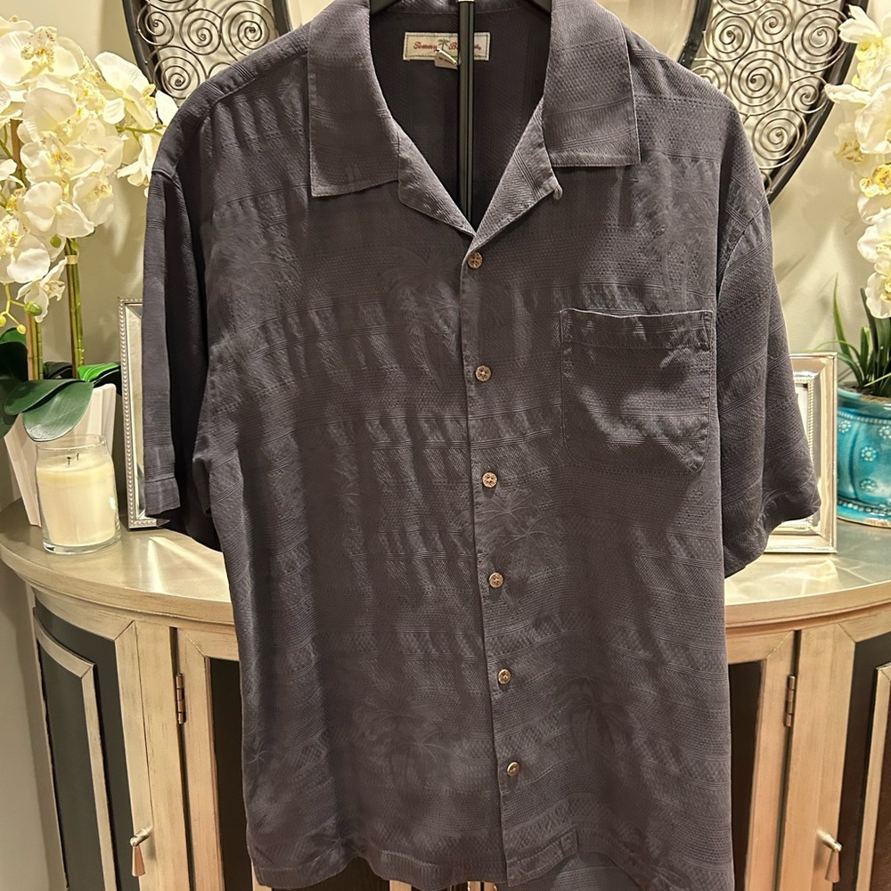 Tommy Bahama 100% silk Men's Dark Gray Short-Sleeve Button-Down Shirt